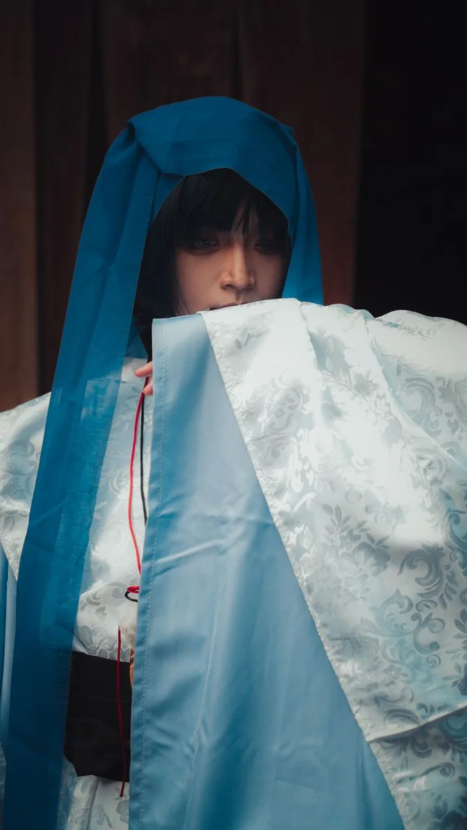 企业影像拍摄筹备阶段核对场地与拍摄日程的现场画面